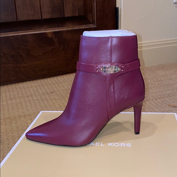 NEVER WORN Michael Kors boots 🎆 - Picture 2 of 4